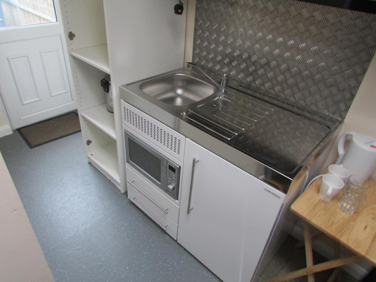 Independent Two Bed En-suite Annex, Close To Apartment